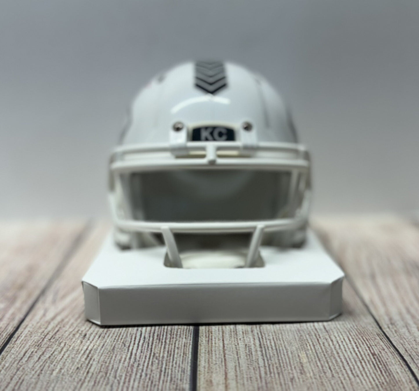 KANSAS CITY CHIEFS FELIX ANUDIKE-UZOMAH SIGNED SALUTE TO SERVICE MINI HELMET BEC