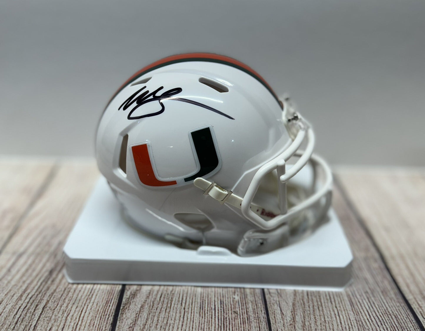 MIAMI HURRICANES WILLIS MCGAHEE SIGNED MINI HELMET BECKETT COA!!!