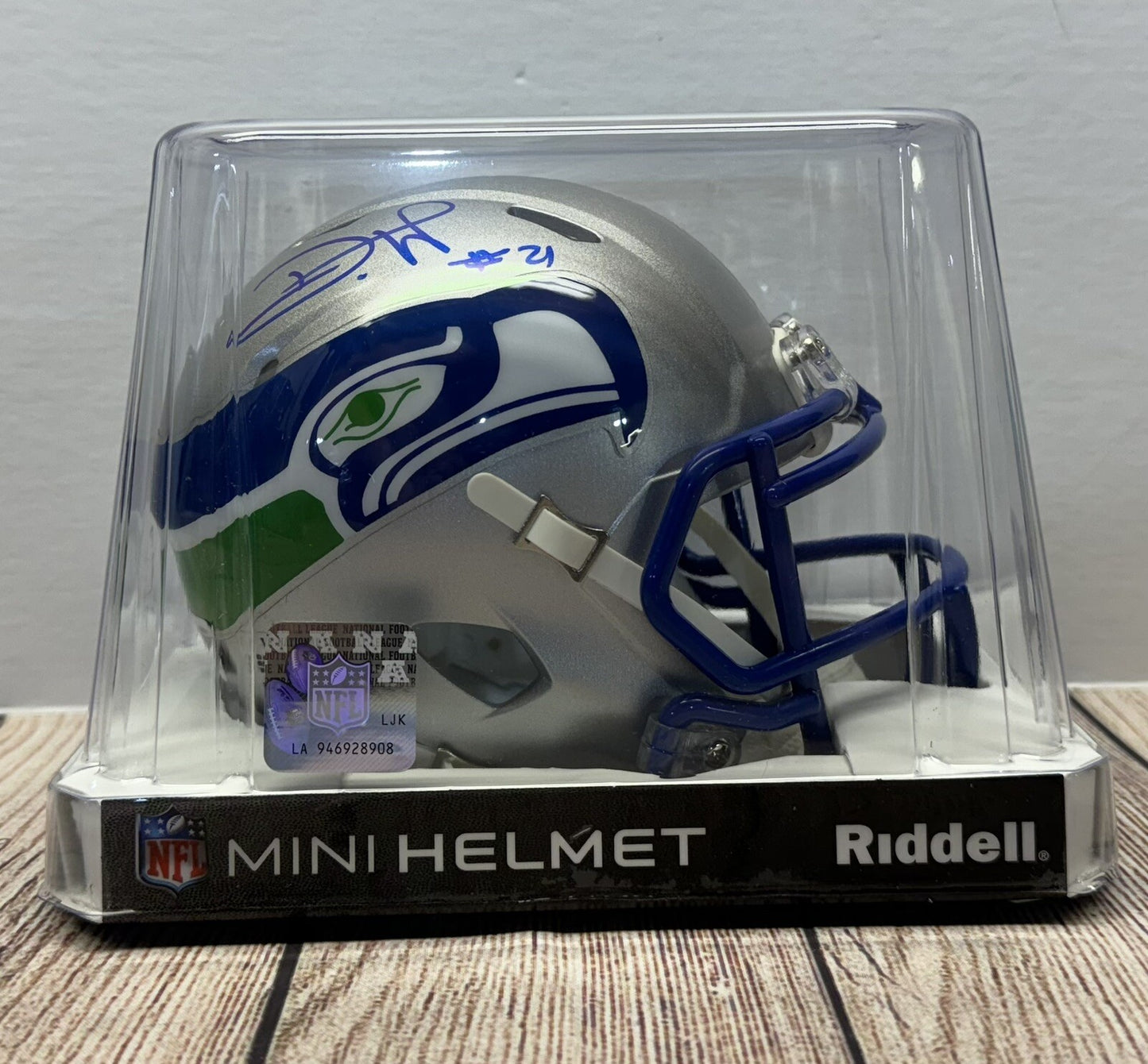 SEATTLE SEAHAWKS DEVON WITHERSPOON SIGNED THROWBACK MINI HELMET  BECKETT COA!!!