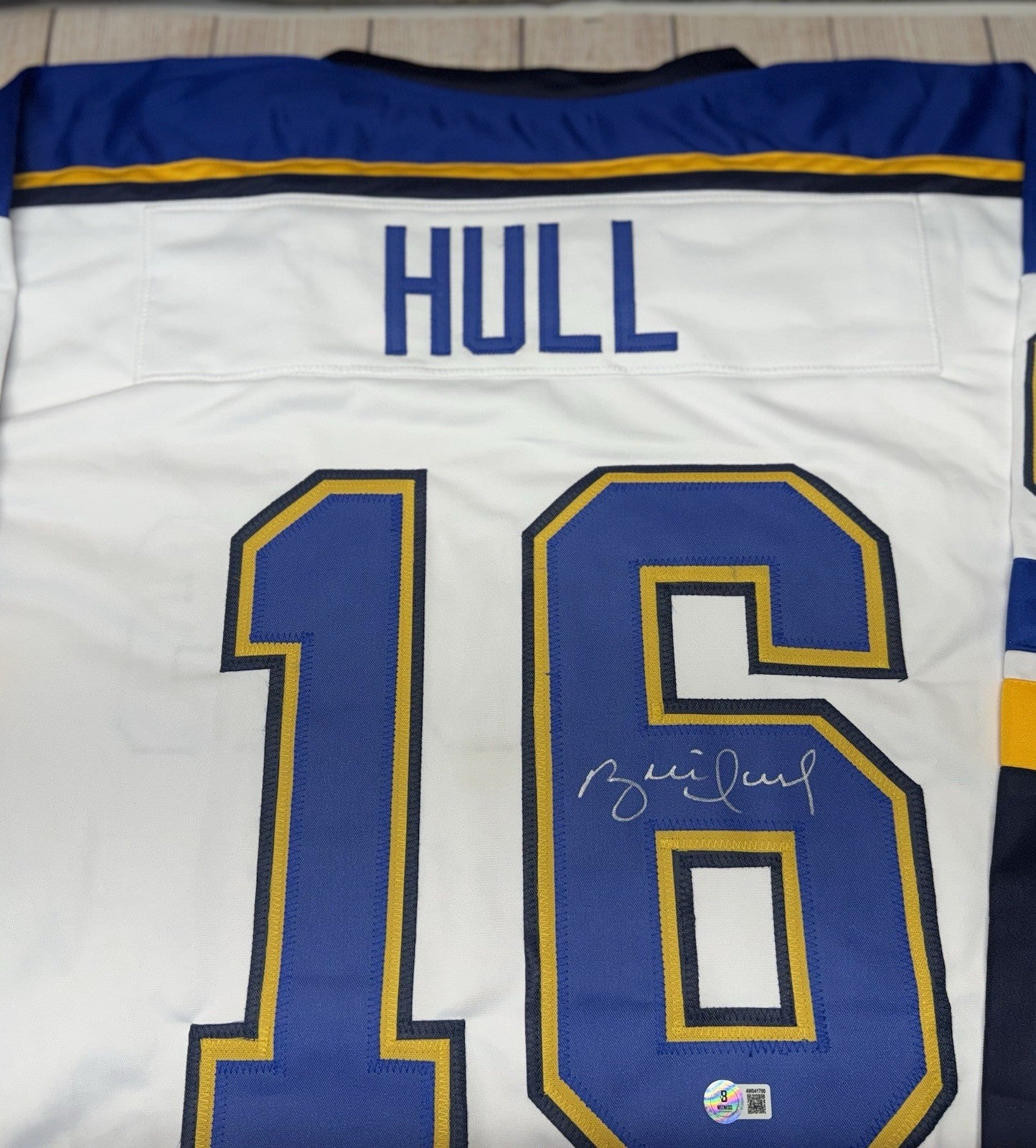 ST. LOUIS BLUES BRETT HULL SIGNED WHITE CUSTOM JERSEY BECKETT COA